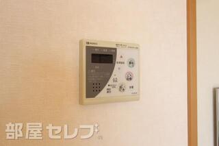 給湯パネルで温度調整もらくらくです。