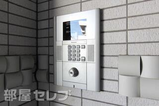 エントランスにはオートロックもあります。