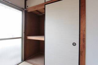 収納たっぷりのお部屋です