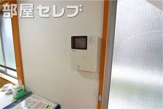 テレビモニターホンで来客時も確認が出来ます。