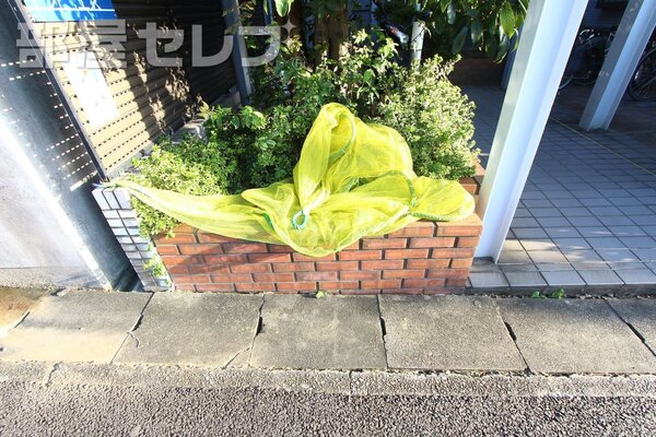 屋根つきの駐輪場です。