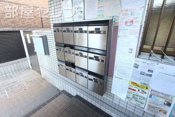ダイヤルロック式のポストです。