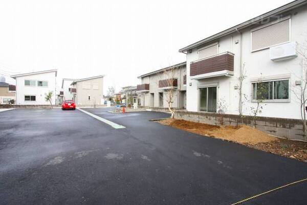 駐車場広くて運転に自信のない方でも安心
