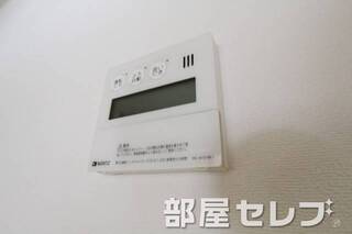 キッチンからお風呂の操作ができます　お洒落なパネル。
