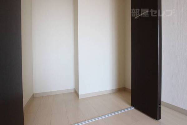 奥行きのあるクローゼットです