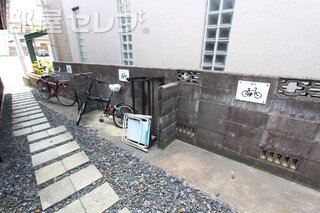 共用部に駐輪場があります。