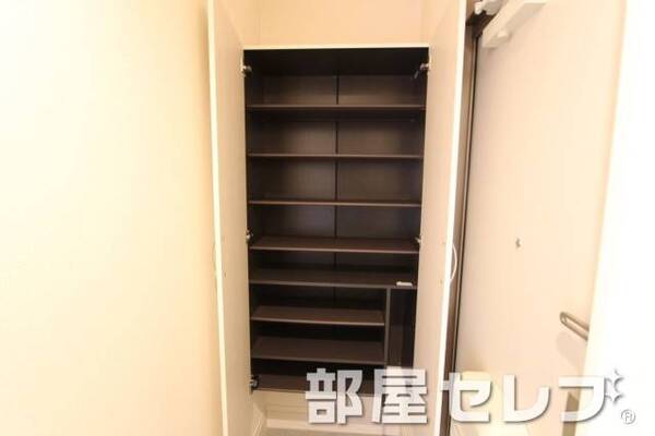 玄関すっきりシューズボックスです。