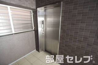 エレベーターあります。