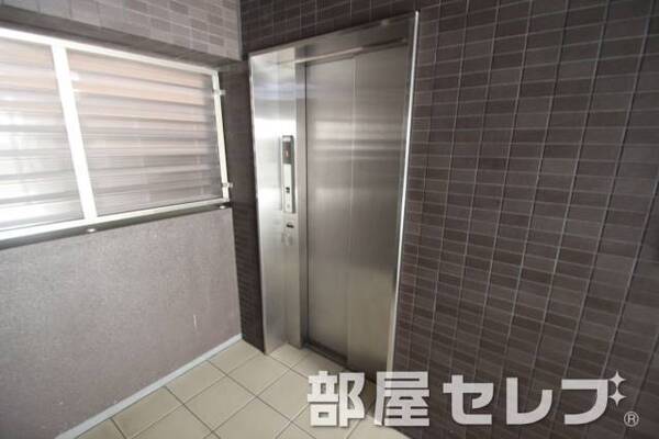 エレベーターあります。