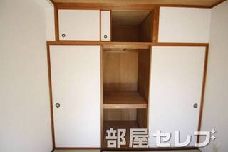 奥行のある収納です。