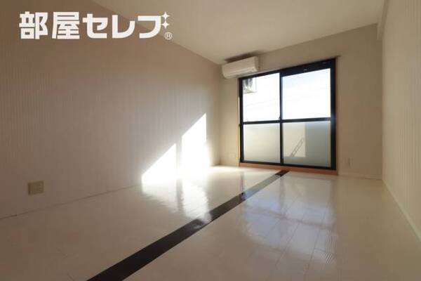広い洋室8.5帖