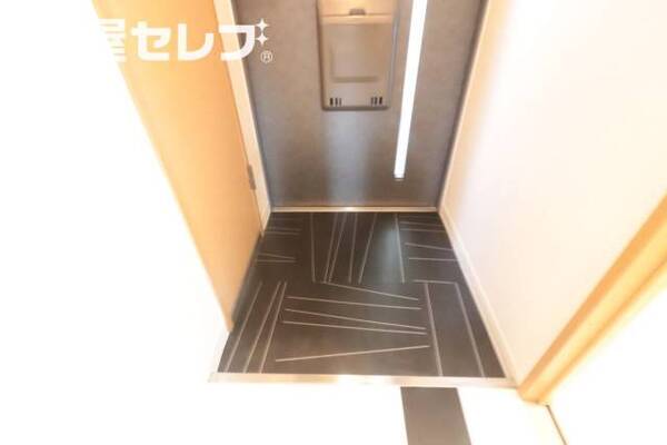 明るい色合いのお部屋