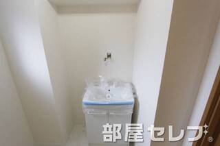 リフォーム中です。キレイな洗面台です。
