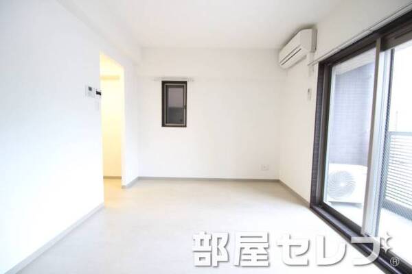白基調のダイニングで明るいお部屋です。