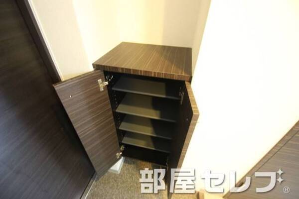 下駄箱有りますよ。。