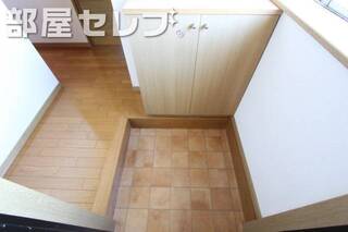玄関からのお部屋の雰囲気です。