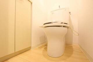トイレにも収納あります。