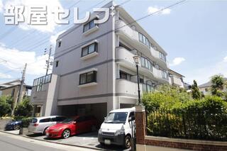 4階建てのマンション。