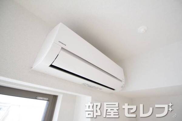 冷暖房エアコン。