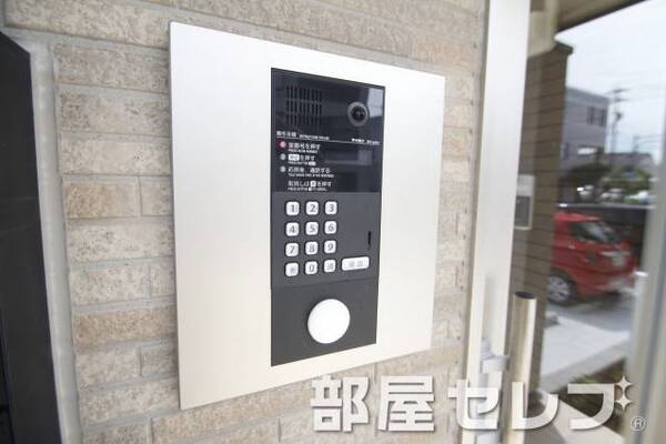 オートロック完備。