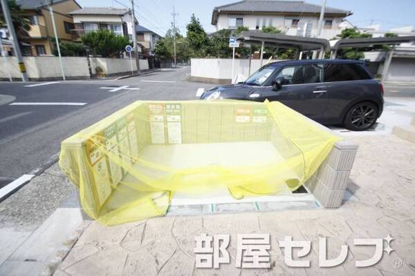 敷地内ゴミ置き場。
