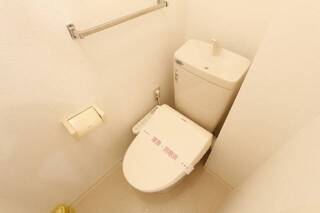 温水洗浄便座つきトイレです