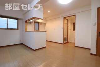 写真には写ってないですが窓もありますよ