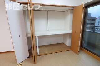 洗面所の隣にあるのは湯沸かし器です