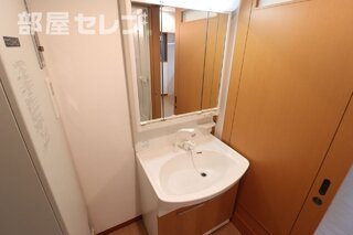 トイレには便利な独立手洗い場ついてます