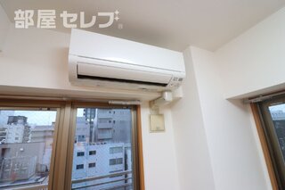 上に物が置けるシューズボックス。花とかいかがでしょうか？