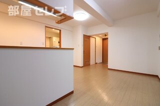 玄関でると、まるでホテルのような廊下！