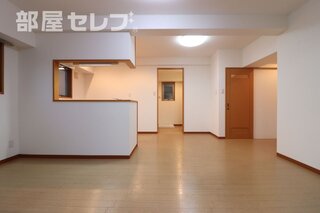 駐輪場は屋内なので、雨でも安心、です