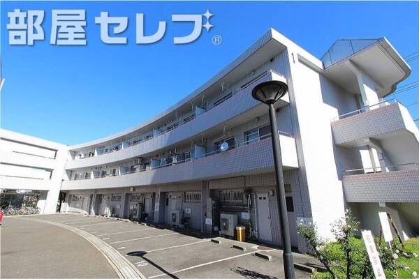 道に沿った外観です。