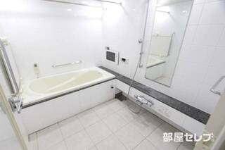 清潔感のあるお風呂です