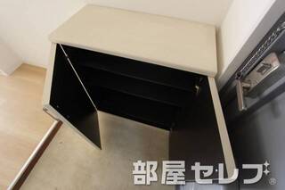 シューズボックス。