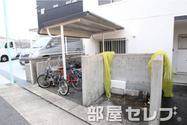 ゴミ置き場。