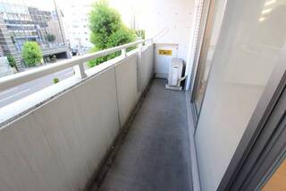 広く使えるバルコニーです