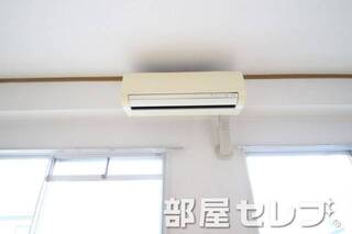 冷暖房エアコン。