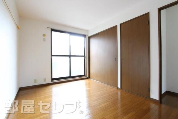 収納が多くて便利なお部屋です。