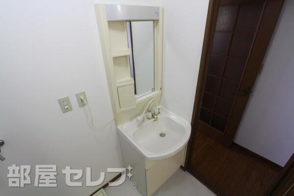 毎朝欠かせない洗面所です。