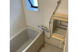 白を基調としています。