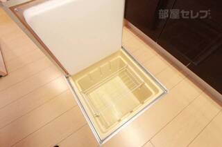 キッチンには床下収納もあるんです