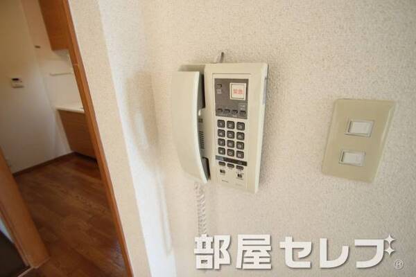 インターホン。