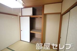 各部屋に収納あります。