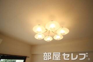 照明。