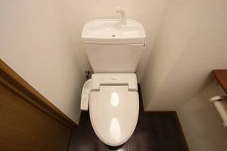 ウォシュレット付きのトイレです。