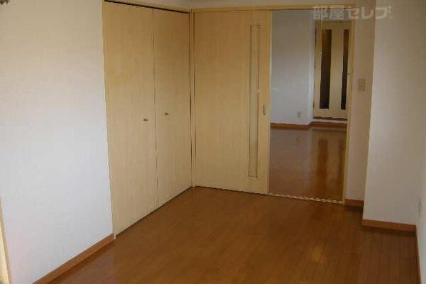 8帖のゆったり過ごせるお部屋。