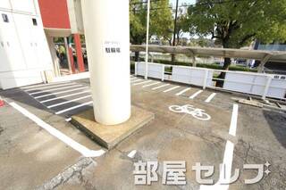 駐輪場。