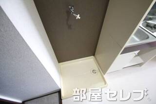 洗濯機置き場はこちらへ。