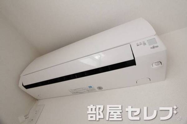 冷暖房エアコン。